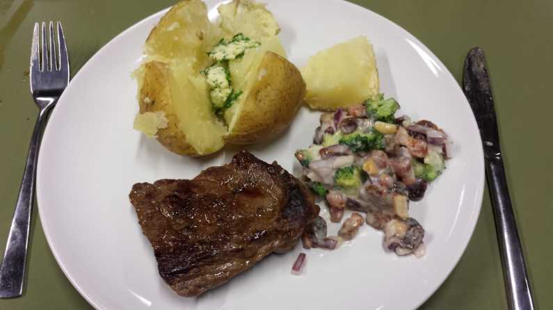 Zebra steak med bagte kartofler